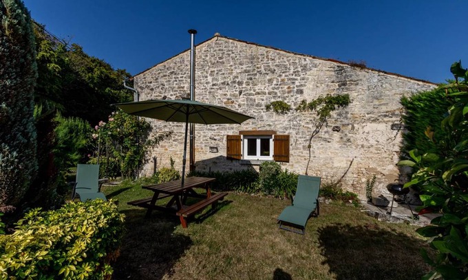 Saint-Simon-de-Pellouaille House | 65 m² House ∙ 2 bedrooms ∙ 4 guests