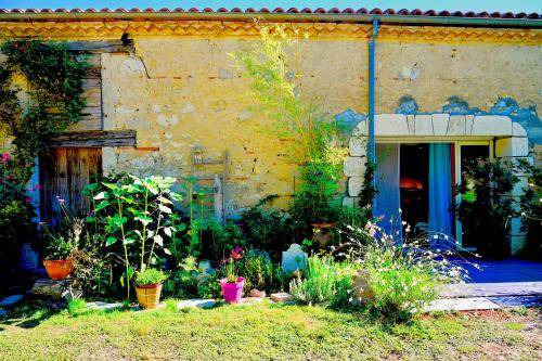 Sainte-Colombe-en-Bruilhois House | 35 m² House ∙ 1 bedroom ∙ 2 guests