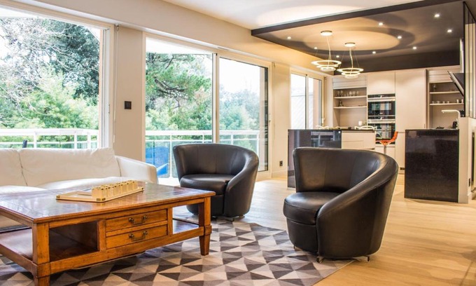 Biarritz Apartment | GuestReady - Spacious Apt with Terrace Pools