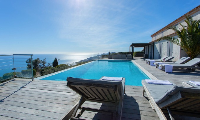 Carqueiranne Villa | High-end contemporary house, exceptional view, air con, heated pool and jacuzzi