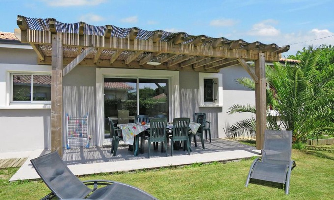 Soulac-sur-Mer House | Holiday Home Dorgeles - SUL130 by Interhome