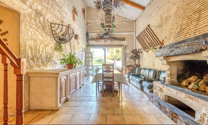 Guizengeard House | Holiday Home 'La Grange' with Private Pool, Private Terrace and Wi-Fi
