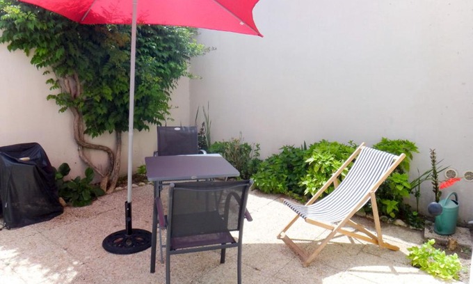La Flotte House | Holiday Home La Touche-1 by Interhome