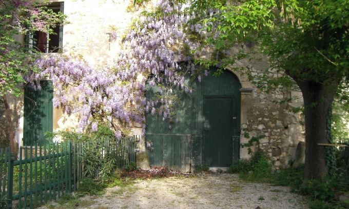 Noves House | Homerez - Charming House with Terrace and Garden in Noves