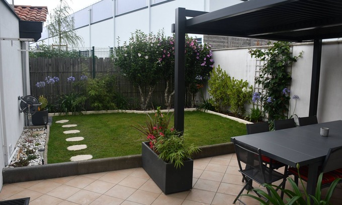 Anglet House | House 7 pers, 3 bedrooms, 2 bathrooms, quiet area, near beach and golf course.