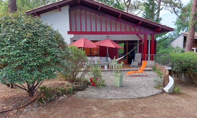 Lege-Cap-Ferret House | House for 6 people, partial view of the Bassin, enclosed garden, near the ocean