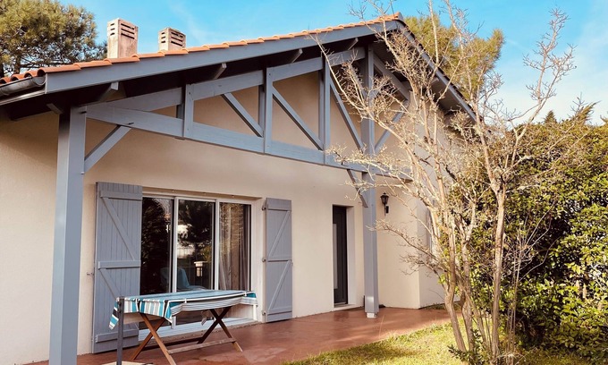 Soulac-sur-Mer House | House SOULAC 100m beach, town on foot large garden and wifi