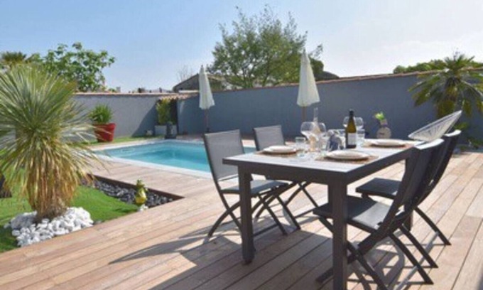 La Couarde-sur-Mer House | House with swimming pool 300 metres from the beach and center