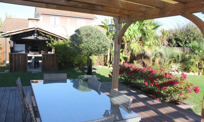 Lege-Cap-Ferret House | House with terrace, outdoor kitchen and lovely garden to enjoy the sun