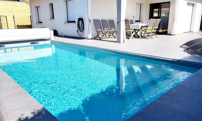 Saubion House | Ind. house Air-conditioned with heated pool, 3-star rating ๐