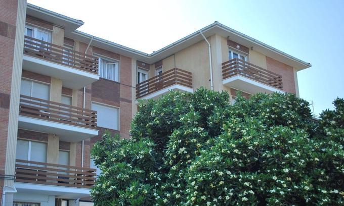Marina di Castagneto Carducci Apartment | Cosy apartment for 4 guests with A/C, WIFI, TV, balcony and panoramic view