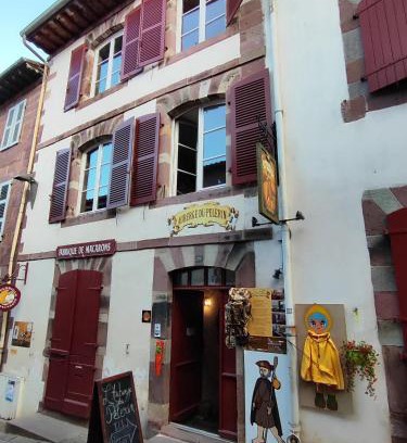 Saint-Jean-Pied-de-Port Hostel | L'Auberge du pèlerin - ST JEAN PIED DE PORT
