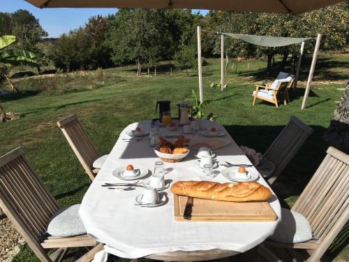 Saint-Pierre-de-Fursac Bed & Breakfast | La Mirabelle