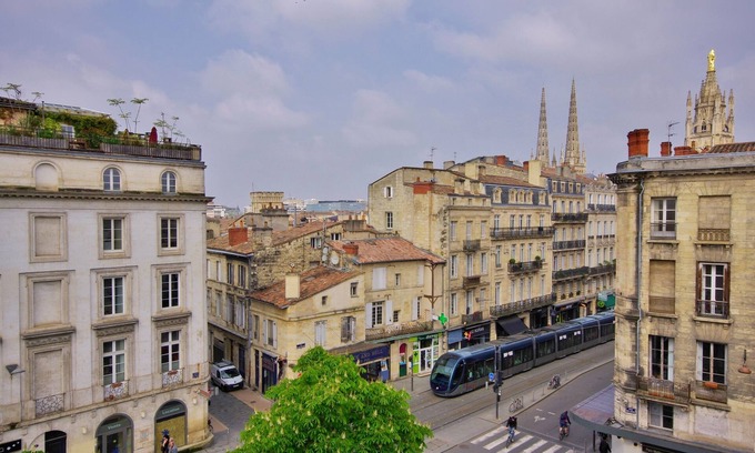 Hotel de Ville - Quinconces Apartment | La Suite - Studio Apartment, Sleeps 2