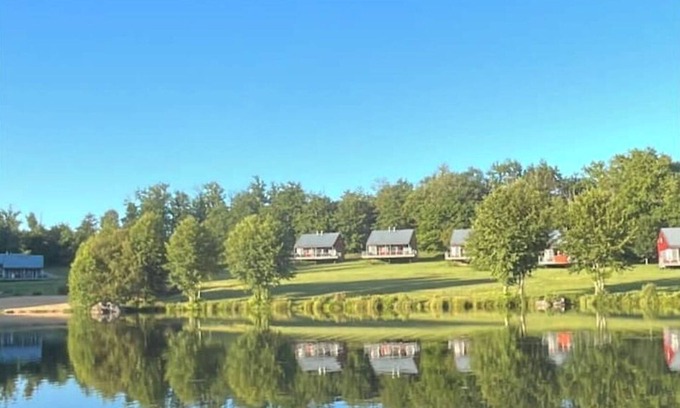 Nontron Ski Chalet | Lakeside cottage