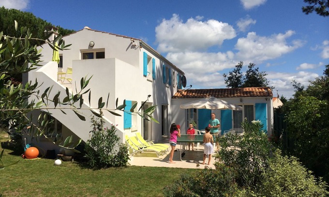 Le Grand-Village-Plage House | Large holiday home (9 to 11 people), by the sea and the forest.
