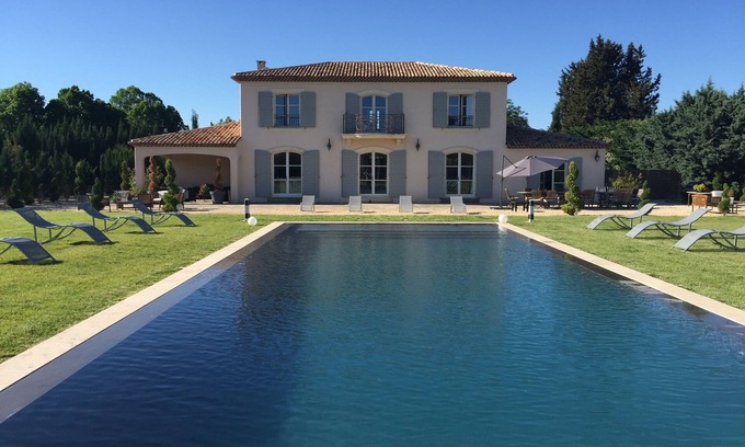 Aix-en-Provence House | Luxurious new contemporary country house of 350 m2 with mirror pool