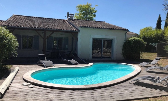 Chalais House | Luxury villa with covered terrace in Chalais