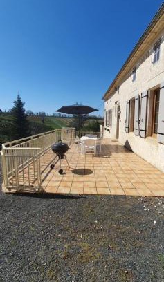 Saint-Bonnet-sur-Gironde House | maison 2 chambres au calme