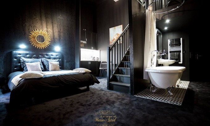 Nansouty-Saint-Genes Apartment | Marie-Astrid's secrets, Love room suite