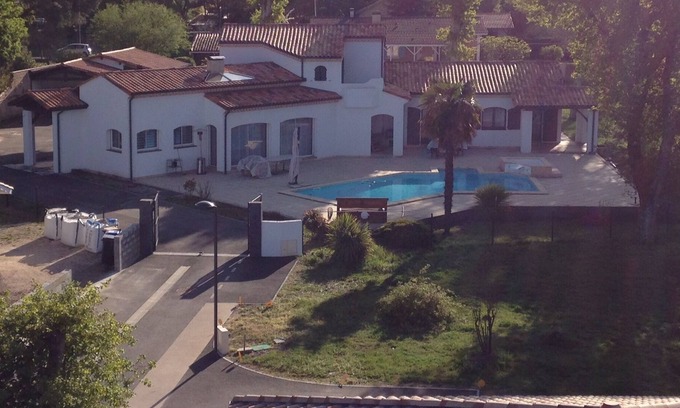 Biganos House | MARINE GUEST ROOM WITH BATHROOM IN THE HEART OF ARCACHON BASIN