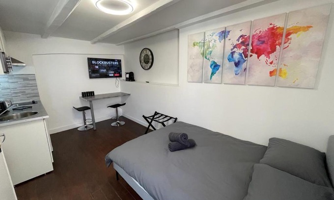 Centre Ville Apartment | Monde-idéal-Coeur de Niort-calme-Wifi-Netflix