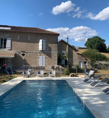 Le Vigeant Bed & Breakfast | Moulin de Saza