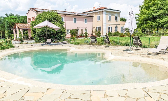 Fucecchio Apartment | Nice apartment for 4 people with pool, A/C, WIFI, patio and pets allowed