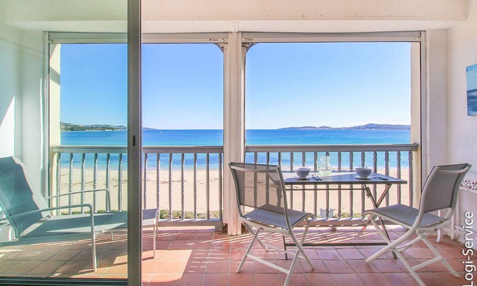 Port Grimaud Apartment | On the beach renovated flat 6 persons
