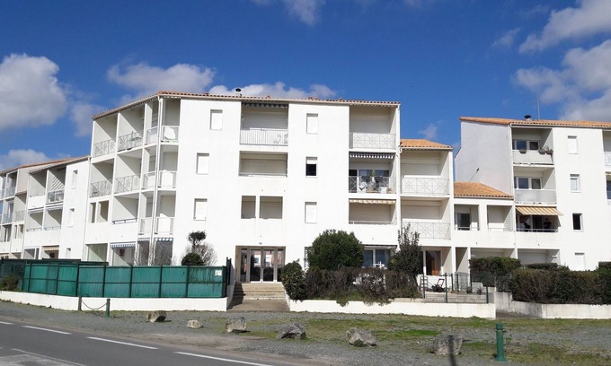 Port District Apartment | Pleasant Studio-cabin, Loggia with SEA view, Beach and port 150m away, aquatic center,