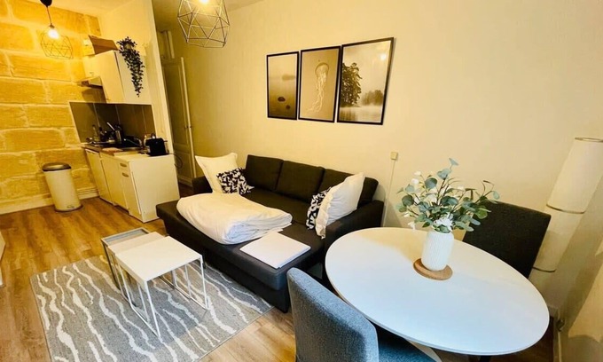 Hotel de Ville - Quinconces Apartment | Pleasant Studio in The Center Of Bordeaux
