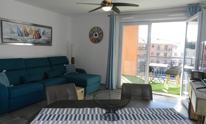 Bormes-Les-Mimosas Apartment | PROMO -25% T3 COMFORTABLE AIR CONDITIONING. POOL. Sea view terrace