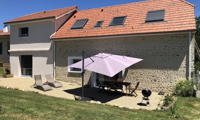 Astis Cottage | Renovated 3 épis barn with 1 to 2 air-conditioned bedrooms for 2 to 6 people.
