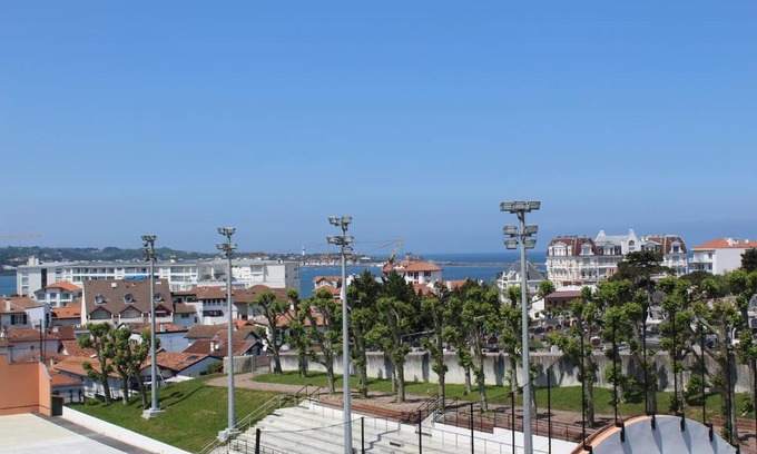 Saint-Jean-de-Luz Apartment | RES. DU PARC CENTRE VILLE TERRASSE ET PARKING