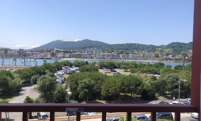 Hendaye Apartment | Residence sokoburu Sea and harbor view