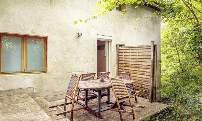 Blesignac Bed & Breakfast | Self-contained accommodation in the heart of an acacia forest