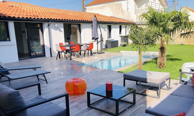 Port District House | Single storey house / shops-market and beach on foot!