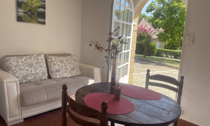 Sarlat-la-Caneda Apartment | Small house in Sarlat with swimming pool, terrace and parking space