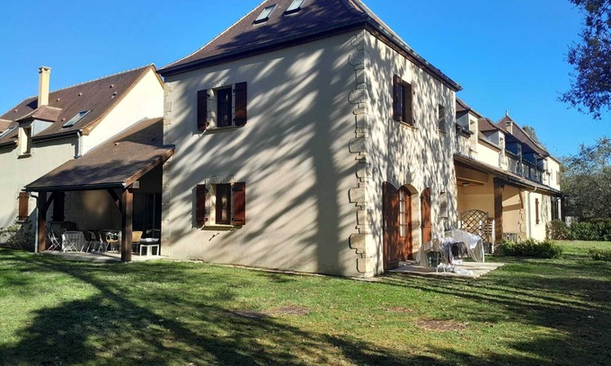 Brantome-en-Perigord House | Spacieuse maison Brantome ,10 pers, Jardin, BBQ, Parking couvert