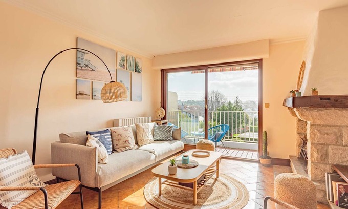 Saint-Jean-de-Luz Apartment | Spacious Central Duplex with Balcony, Near Shops & Jaï Alaï