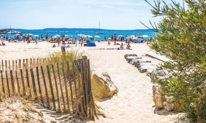 La Faviere Apartment | Studio apartment sleeps 3 BORMES LES MIMOSAS