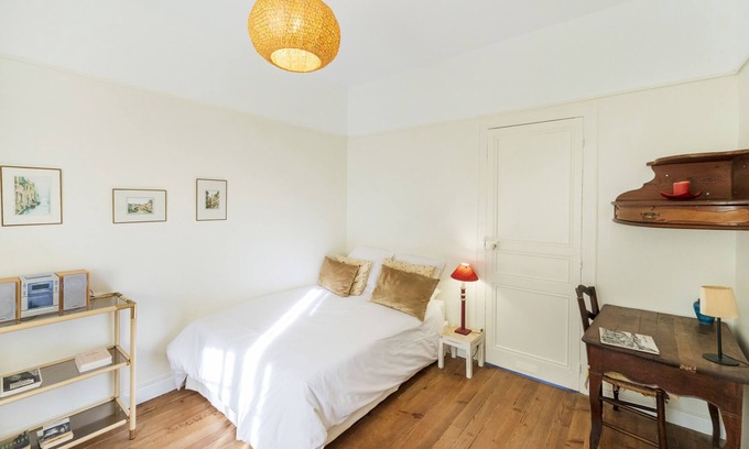 Biarritz City Centre Apartment | Studio Apartment 'Agréable Et Lumineux' with Wi-Fi