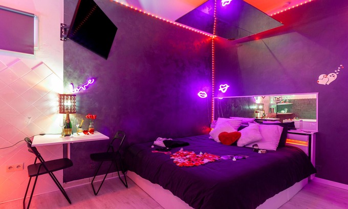 Le Mourillon Apartment | Studio Apartment "Love Room Avec Balnéo" with Whirlpool, Private Terrace & Wi-Fi