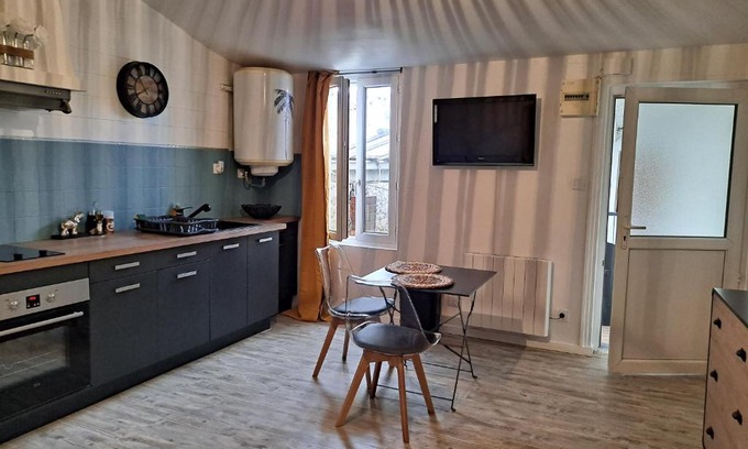 Rochefort Apartment | studio rénové et patio pour vélo