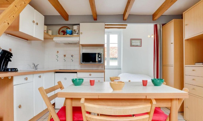 Saint-Jean-de-Luz Apartment | Studio Résidence Arguizabal by Interhome