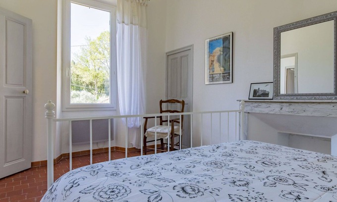 Oppede House | Stunning private villa for 4 people with TV and patio