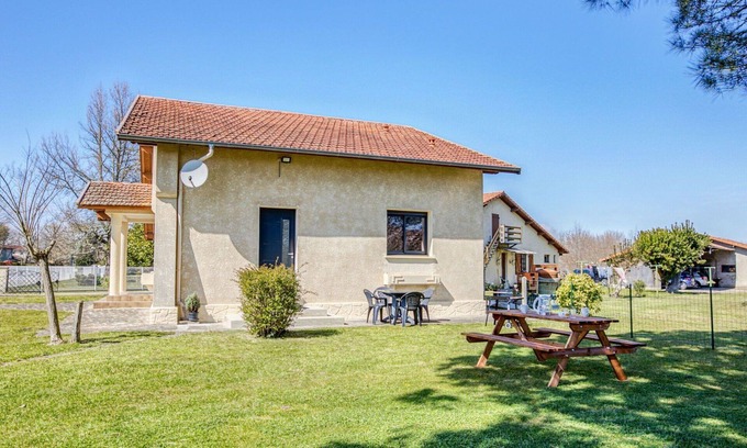 Aureilhan House | Stunning private villa for 4 guests with WIFI, TV, terrace and pets allowed