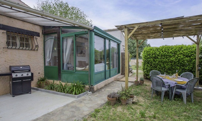Sollies Pont House | Stunning villa for 2 people with WIFI, A/C, TV, pets allowed and parking