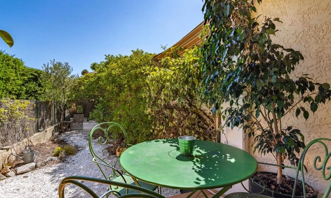 Carqueiranne Apartment | Superb one bedroom with AC and garden close to beach - Dodo et Tartine