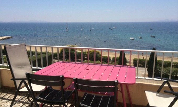 La Londe-les-Maures Apartment | superb sea view and direct beach access